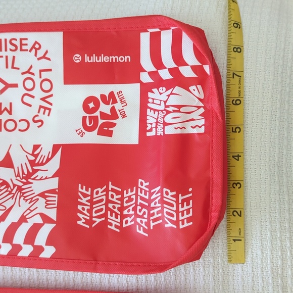 ❤️❤️ Lululemon Small Reusable Red Party Tote Bags - Set Of 8 ❤️❤️ - Picture 5 of 5